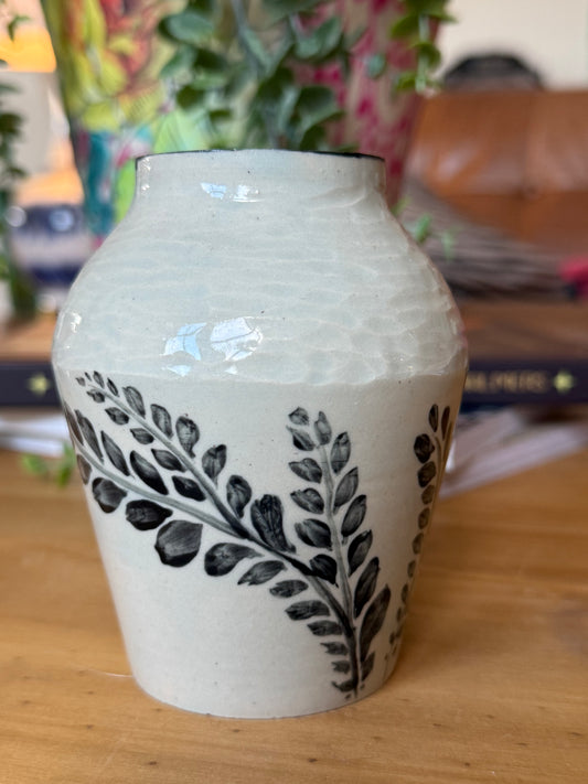 white/black vase